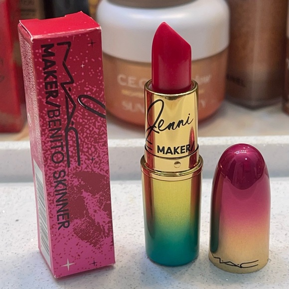 MAC ~ ‘@BENNYDRAMA7’ ~ Amplified Creme Lipstick ~ Full Size  ~ LE ~ FS ~ BNIB - Picture 5 of 16